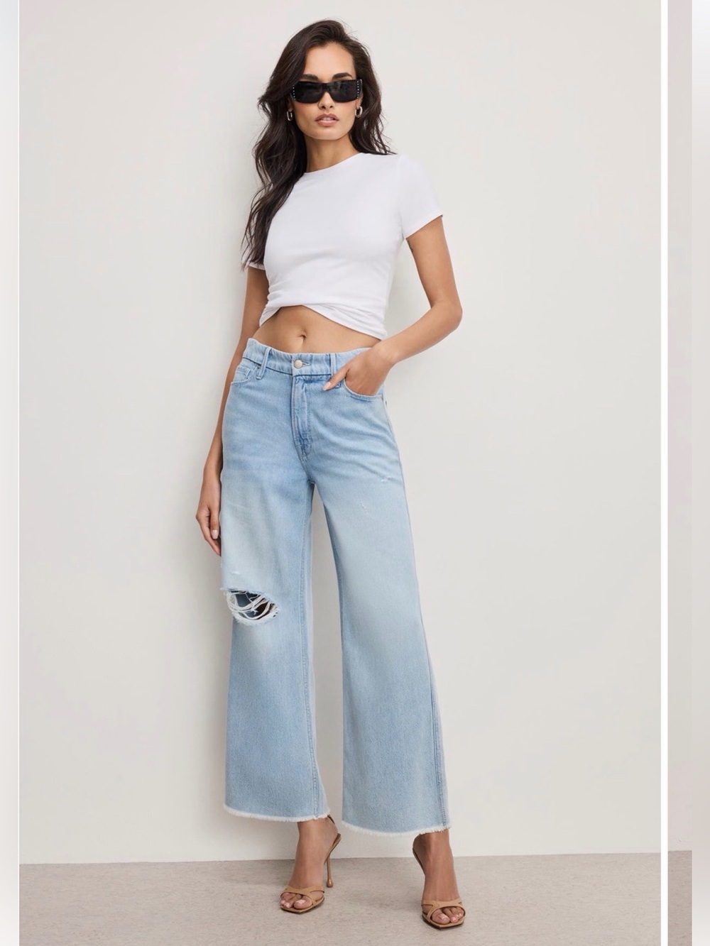 Good American Light Blue Wide-Leg Distressed Crop Jeans 6 / 28